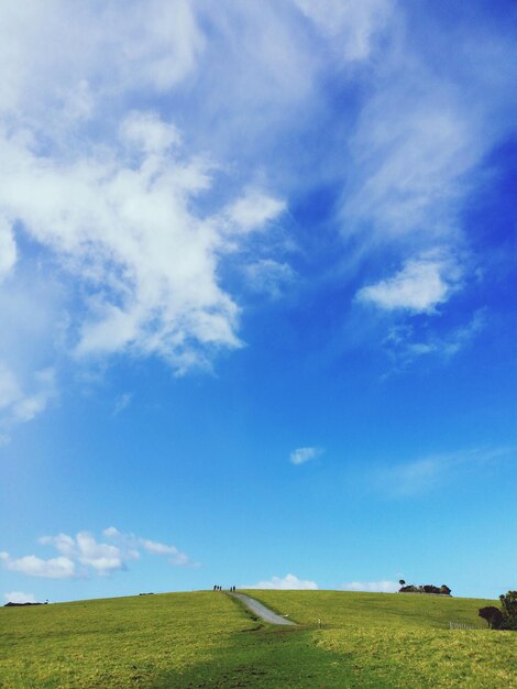 Foto schilderachtig uitzicht op het veld tegen de lucht