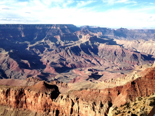 Schilderachtig uitzicht op rotsachtige bergen bij de Grand Canyon