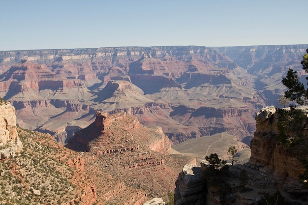 Schilderachtig uitzicht op rotsachtige bergen tegen een heldere lucht in het Grand Canyon National Park