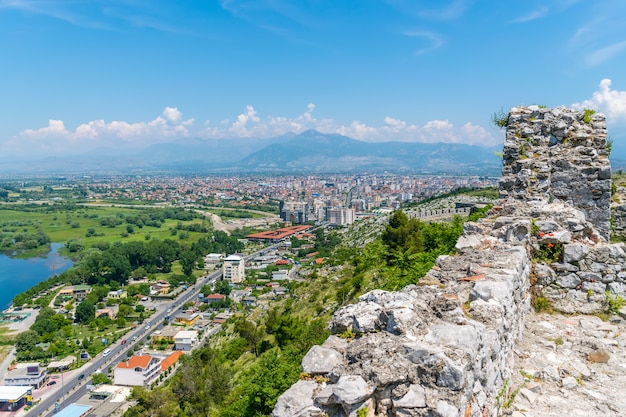 Schilderachtig uitzicht vanaf het fort van Rosafa (Shkoder, Albanië).