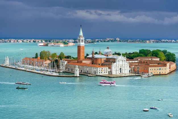 Schilderachtige mening bij het eiland Venetië, Italië van San Giorgio Maggiore