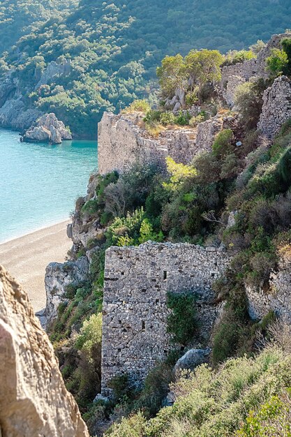 Schilderachtige ruïnes van de oude stad Olympos in Turkije