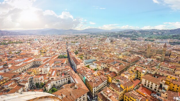 Schilderachtige skyline van Florence (Firenze) stad tegen zonlicht Sky Day,