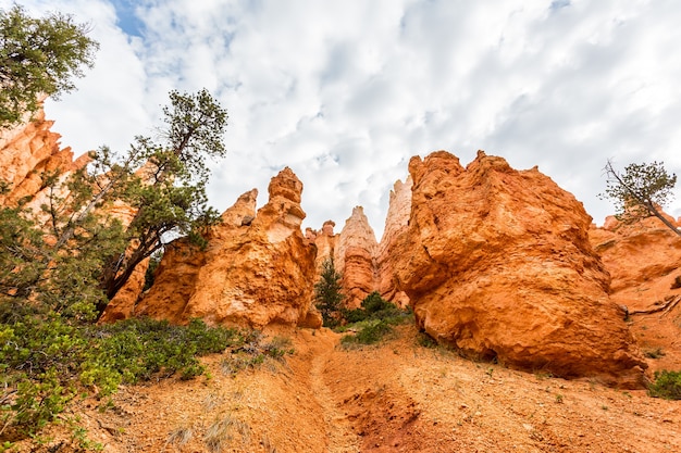 Schilderachtige stenen berg in canyon in Bryce Canyon National Park, Utah USA