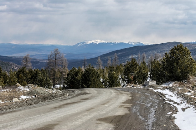Schilderachtige weg in Gorny Altai