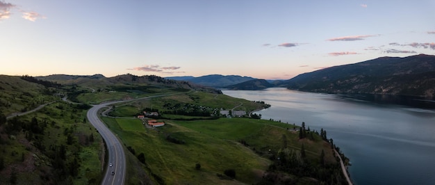 Schilderachtige weg in Okanagan Luchtfoto