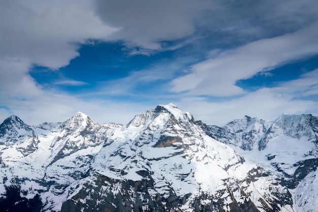 夏、スイスのシルトホルン山