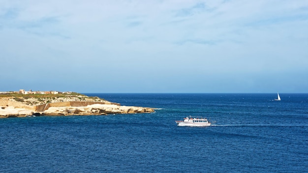 Schip in Grand Harbour in Valletta, Malta