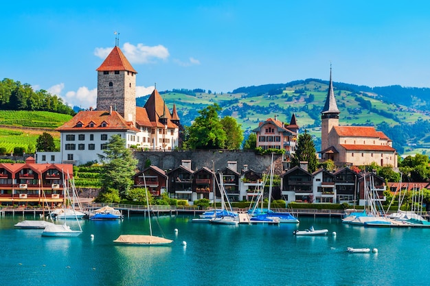 Замок Schloss Spiez в Швейцарии