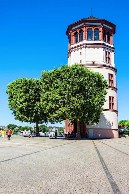 Башня замка Schlossturm в Дюссельдорфе