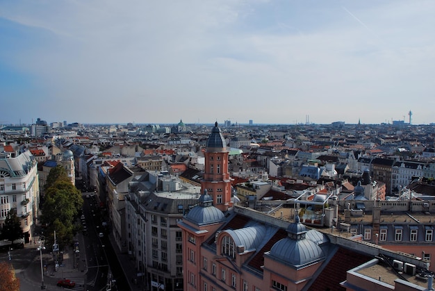 Schoener weiter ausblick ueber wien in oesterreich