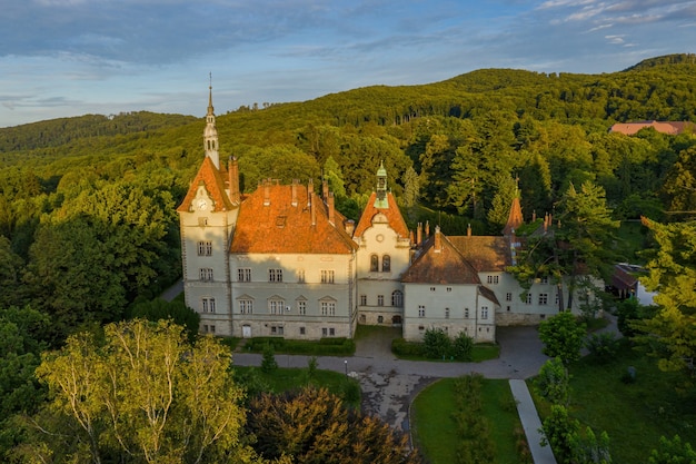 Охотничий дворец Шенборн в замке Берегвар в Карпатах, Украина