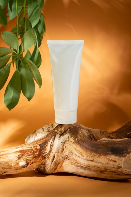 Schone witte tube bodycrème