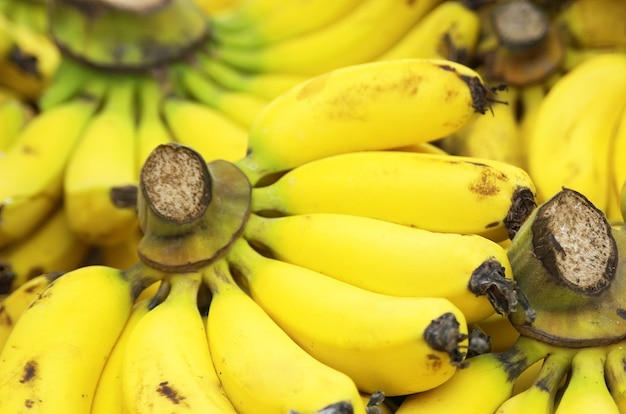 Schoof van rijpe en smakelijke bananen