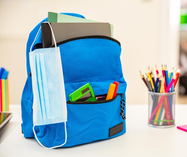 Photo school coronavirus days covid 19 protecton protective mask and backpack on student desk