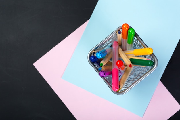 School en kantoorbenodigdheden op blackboard