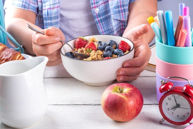 school kids healthy morning breakfast