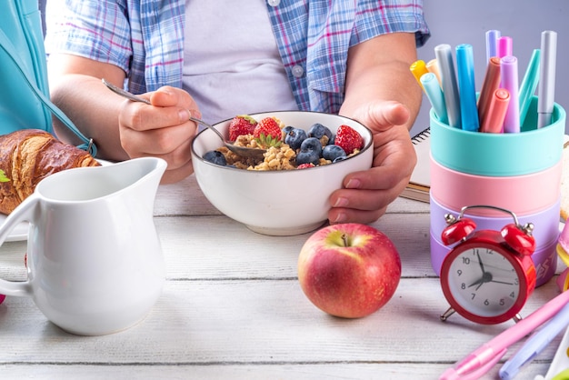 school kids healthy morning breakfast