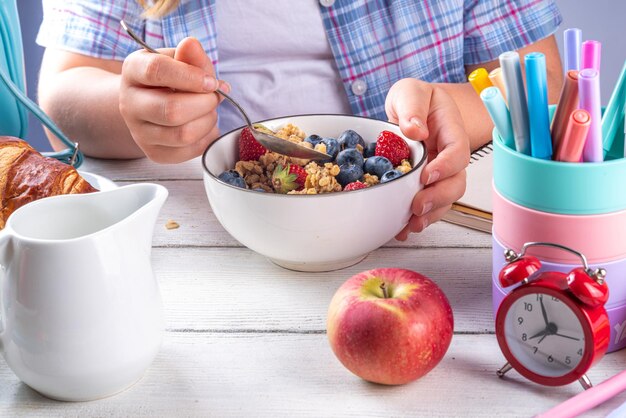 school kids healthy morning breakfast