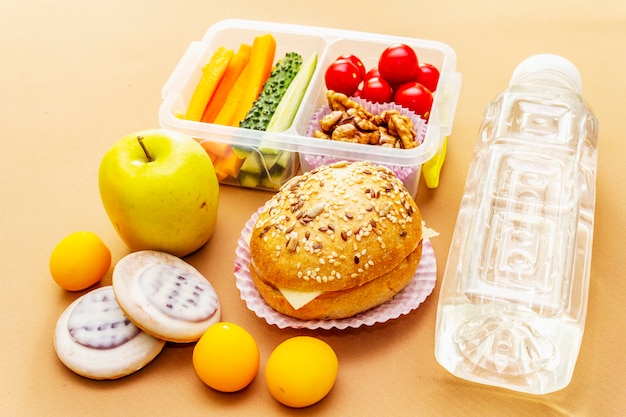 School lunchbox. Terug naar school concept