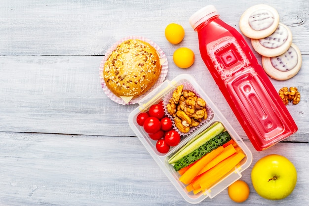 School lunchbox. Terug naar school concept