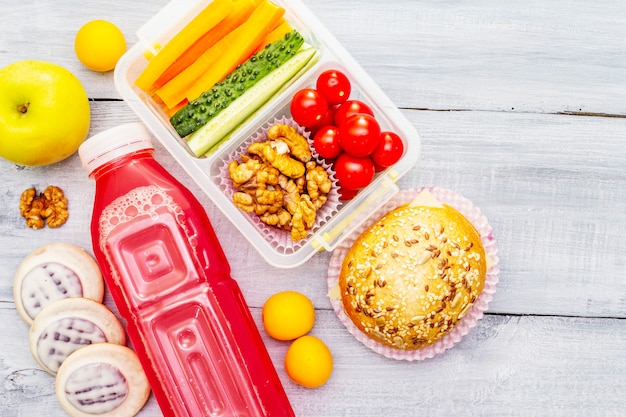 School lunchbox. Terug naar school concept