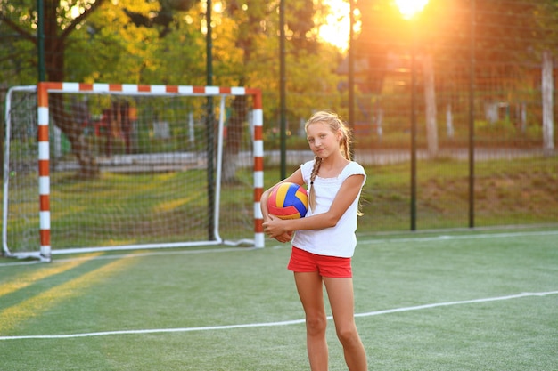 写真 放課後のスポーツの女子高生。