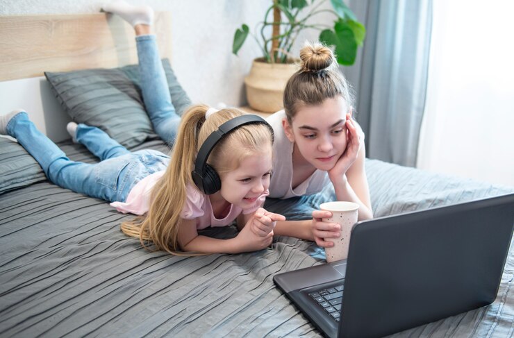 Photo schoolgirls  studing at home