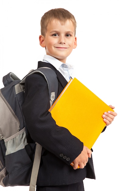 Schooljongen met een bagpack geïsoleerd