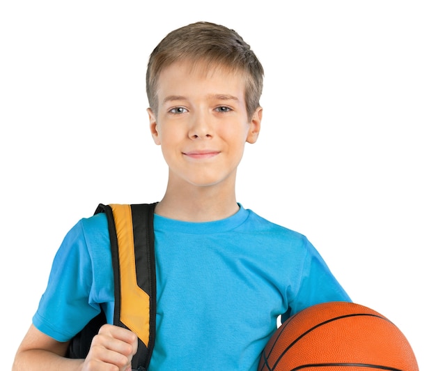 Foto schooljongen met rugzak en basketbalbal