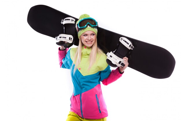 schoonheid jonge vrouw in skipak en ski bril houden snowboard