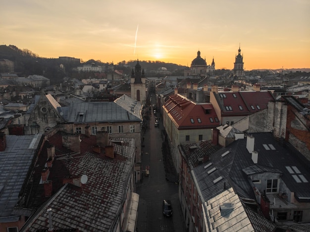 Schoonheid panoramisch uitzicht op zonsopgang boven de oude Europese stad