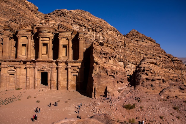 Schoonheid van rotsen en oude architectuur in Petra Jordan Oude tempel in Petra Jordan