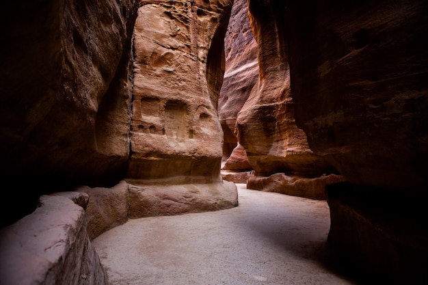 Schoonheid van rotsen en oude architectuur in Petra Jordan Oude tempel in Petra Jordan