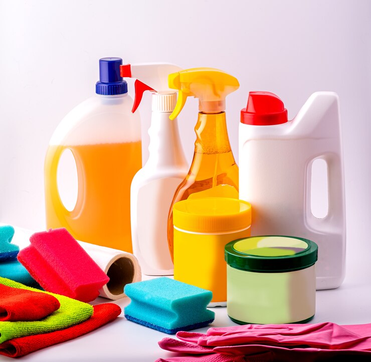 Schoonmaakmiddelen voor het schoonmaken van het huis