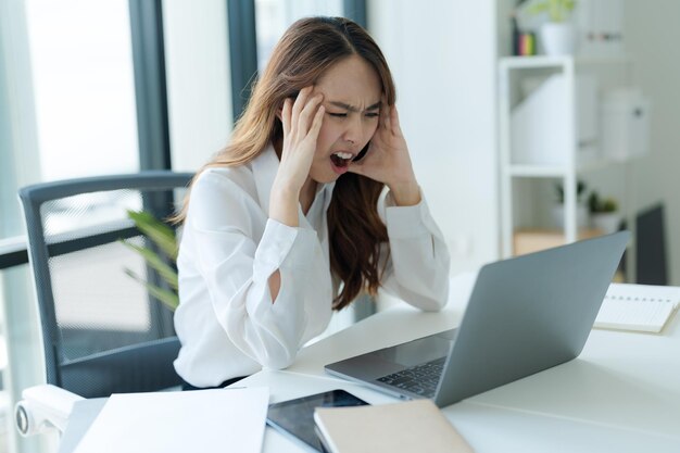 Schot van jonge Aziatische vrouw