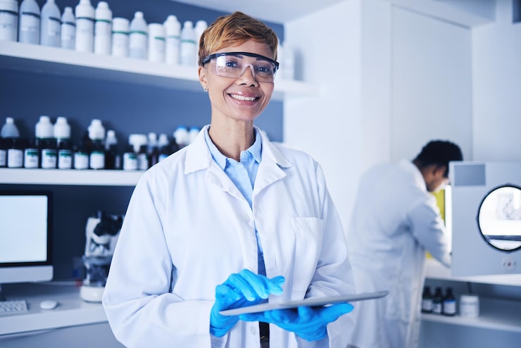 Photo scientist black woman and working on tablet in laboratory for planning innovation and research portrait happy science worker and digital medicine for development data analysis and biotechnology