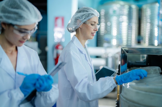 Photo scientist worker checking the quality of the reverse osmosis machine system at the industrial factor