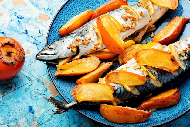 Scomber fish baked with fruits