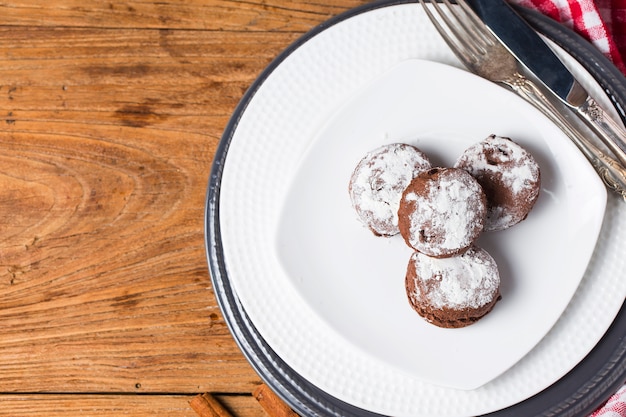 Scone chocolate chip with crumb on wood table