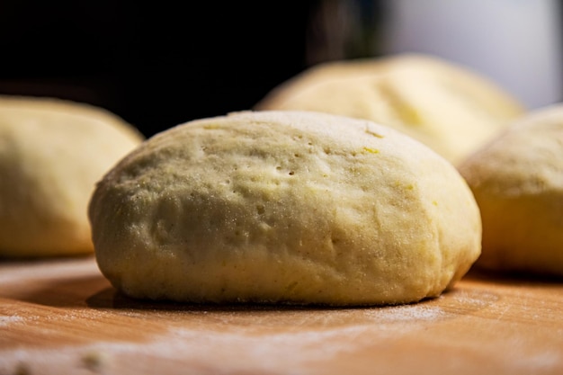 Photo scone yeast pasta dumpling resting and ready for frying