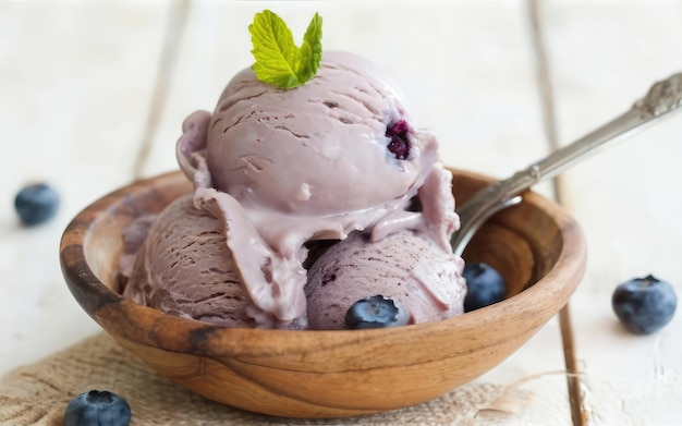 おいしいブルーベリーアイスクリームのスクープテキストのコピースペース
