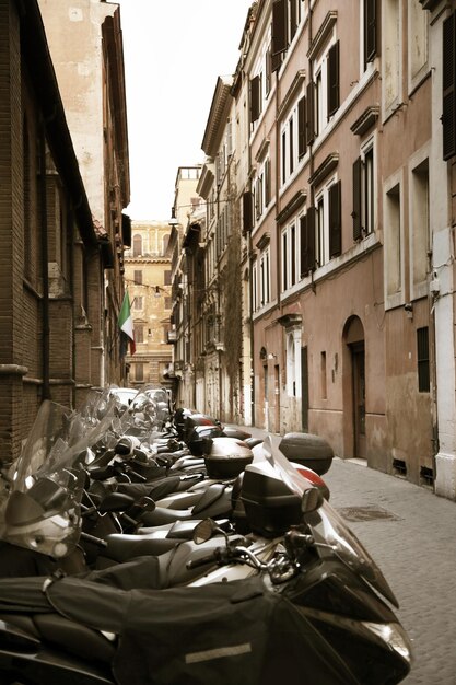 오래 된 거리 로마 이탈리아에서 스쿠터