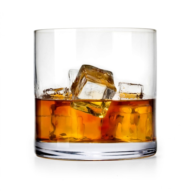 Photo scotch whiskey on white background