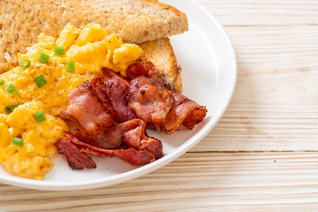 Scrambled egg with toasted bread and bacon