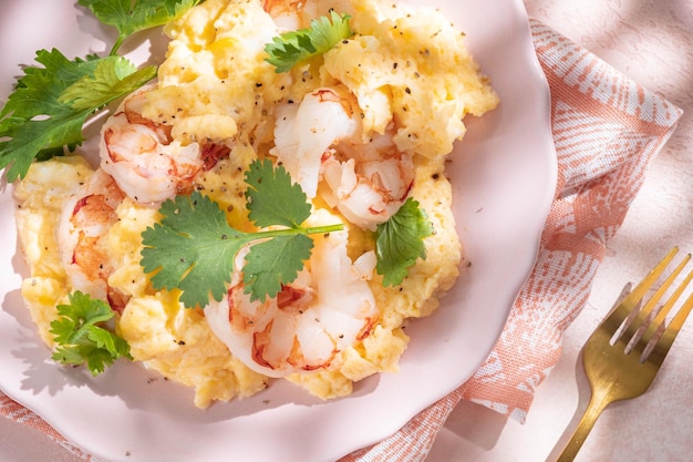Scrambled eggs with shrimp and green onions