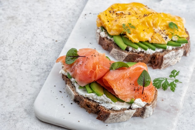 Scrambled eggs with smoked salmon and whole wheat toast