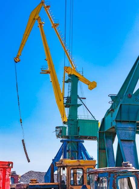 Photo scrap metal crane with a lot of metal in seaport