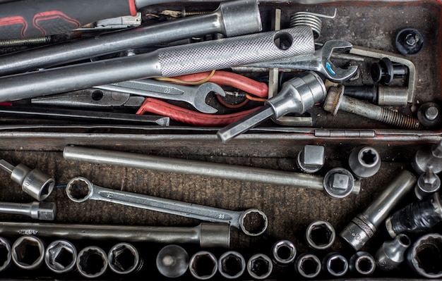 Screwdriver knot in equipment box