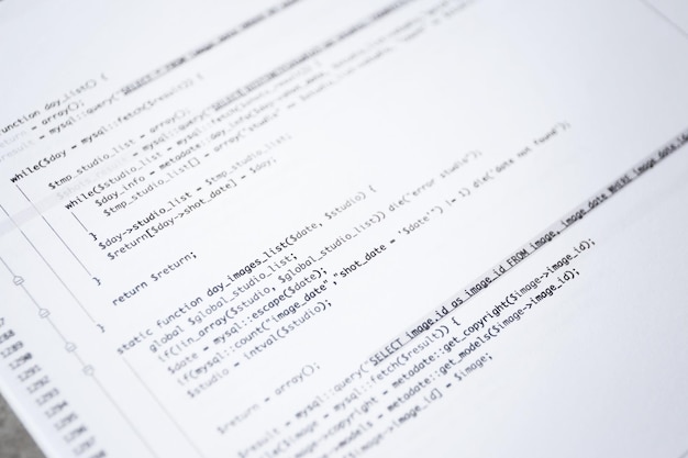 Scriptcode afgedrukt op papier close-up